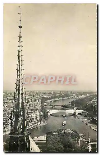 Cartes postales Paris et ses Merveilles La fleche de Notre Dame et panorama de la Seine en amont