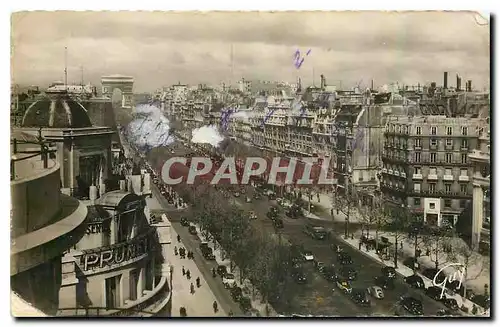 Ansichtskarte AK Paris et ses Merveilles Avenue des Champs Elysees Vue generale