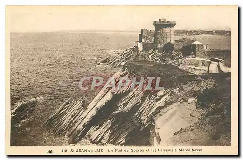 Ansichtskarte AK St Jean de Luz le Fort de Soccoa et les Falaises a Maree Basse