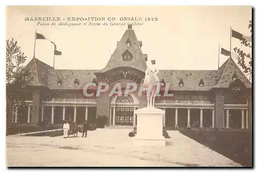 Cartes postales Marseille Exposition Coloniale 1922 Palais de Madagascar et Statue du Generale Gallieni