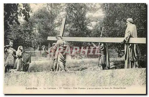 Ansichtskarte AK Lourdes Le Calvaire VI Station Une Femme pieuse essuie la face de Jesus Christ