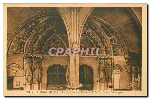 Cartes postales Bayonne B P La Cathedrale Interieur de la Sacristie Porte typan