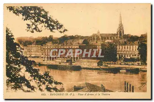 Cartes postales Bayonne B P Place d'Armes et le Theatre