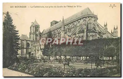 Ansichtskarte AK Bourges La Cathedrale vue prise du Jardin de l'Hotel de Ville