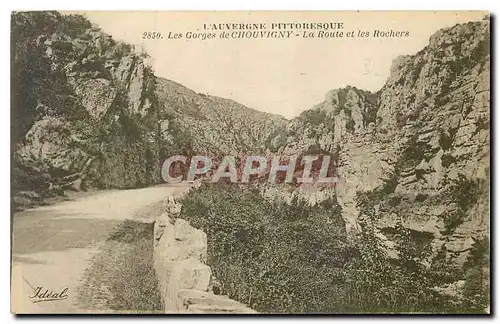 Cartes postales l'Auvergne Pittoresque Les Gorges de Chouvigny La Route et les Rochers