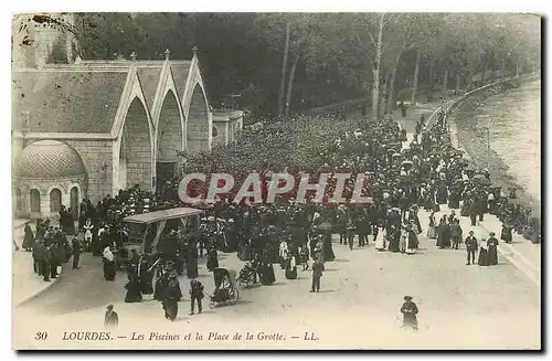 Ansichtskarte AK Lourdes Les Piscines et la Place de la Grotte