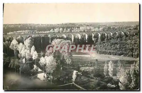 Ansichtskarte AK Lusignan Vienne Panorama de la Vallee de la Vonne La Plage et le Viaduc