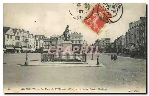 Ansichtskarte AK Beauvais La Place d l'Hotel de Ville et la statue de Jeanne Hachette