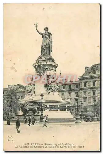 Cartes postales Paris Statue de la Republique La Caserne du Chateau d'Eau de la Garde republicaine lion