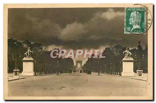 Cartes postales Paris en flanant L'Avenue des Champs Elysees