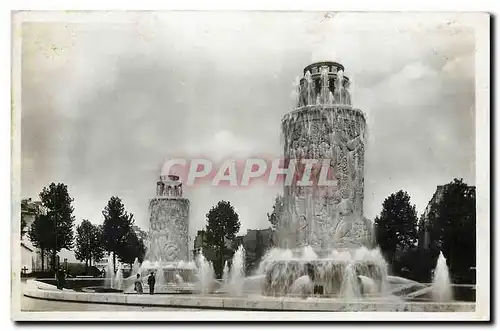 Cartes postales Paris Porte de Saint Cloud Les Fontaines Lumineuses