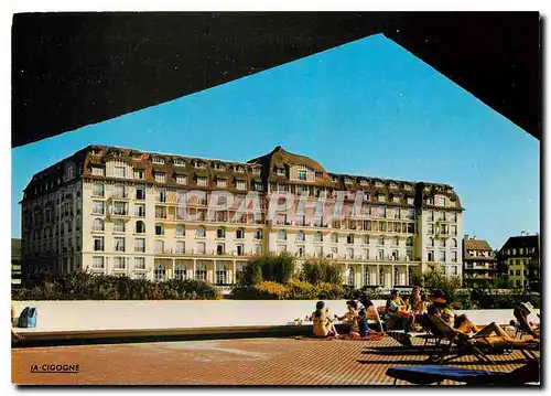 Cartes postales moderne Normandie Trance Deauville La Plage Fleurie Vue de la Piscine le Royal Hotel