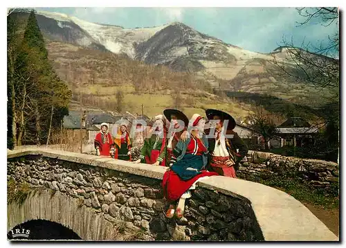 Cartes postales moderne Folklore en Ariege Vallee de Biros Sentein sur le vieux pont
