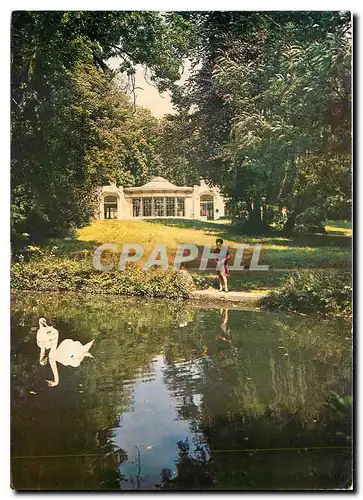 Cartes postales moderne Pougues les Eaux Nievre L'Etang de l'Etablissement Thermal et la source Saint Leger