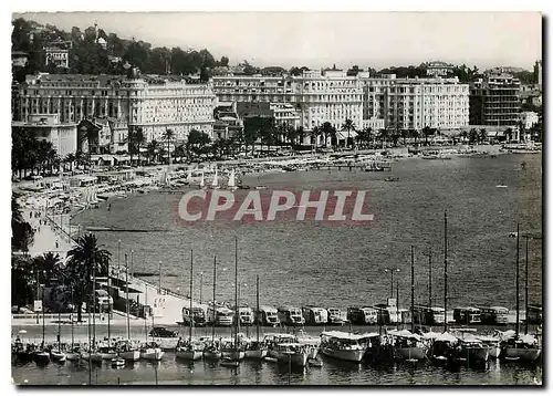 Cartes postales moderne La Cote d'Azur Cannes La Croisette et les Grands Hotels Bateaux de peche