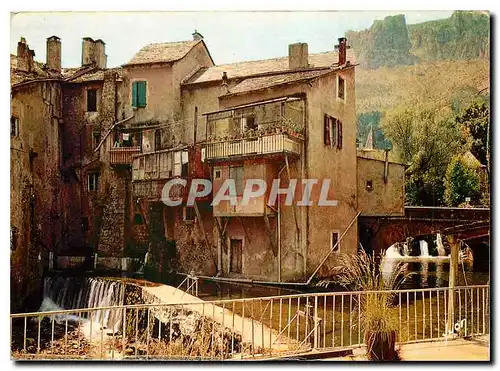 Cartes postales moderne Couleurs et Lumiere de France Florac Lozere Vieilles Maisons a droite la chute du Pechet