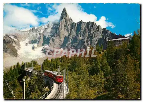 Cartes postales moderne Chamonix Mont Blanc Hte Savoie Le train du Montenvers et L'Aiguille du Dru