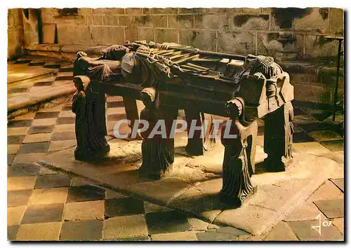 Cartes postales moderne La Bretagne en Couleurs Locronan Finistere Chapelle du Penily Le Tombeau de Saint Ronan statue e