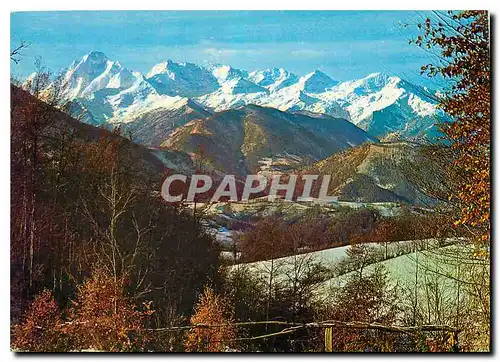 Cartes postales moderne Sites Pyrenees La chaine des Pyrenees a gauche le Montvalier