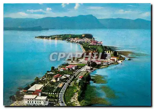 Cartes postales moderne Le Lac de Garda Presquille de Sirmone Vue aerienne