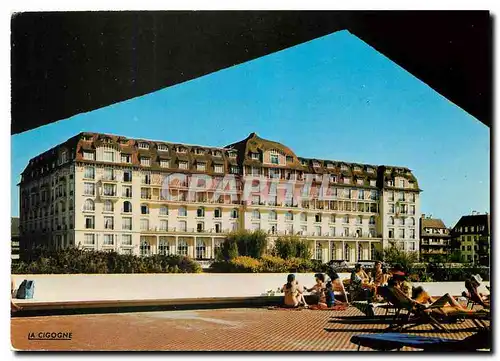 Cartes postales moderne Deauville la plage fleurie vue de la piscine le royal hotel