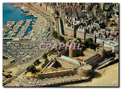 Cartes postales moderne Saint Malo vue d'ensemble sur le chateau le donjon et les quatre tours