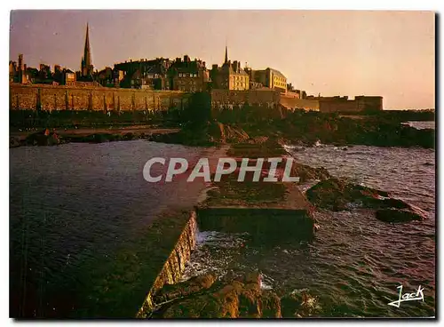 Cartes postales moderne Couleurs de Bretagne La Cote d'Emeraude Saint Malo Cite Corsaire Les remparts au soleil couchant