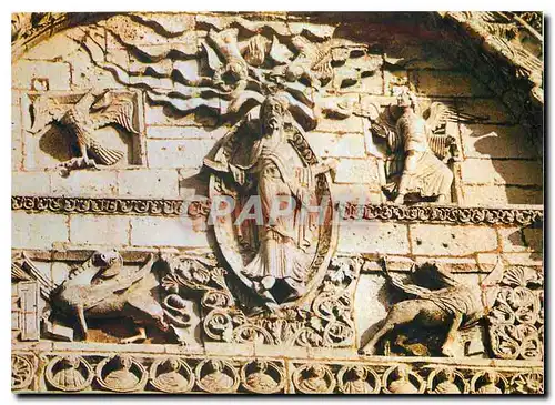 Cartes postales moderne Images de France Charente Angouleme Cathedrale Saint Pierre Detail de la Facade Le Christ en Maj