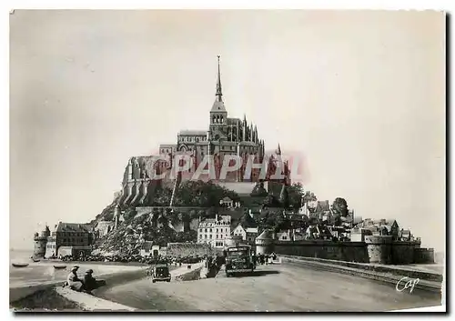 Cartes postales moderne Mont St Michel Vue prise de la Digue Automobile