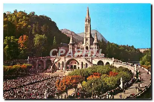 Cartes postales moderne Lourdes Hautes Pyrenees La Basilique et l'Esplanade