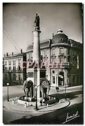 Cartes postales moderne Chambery Savoie La Fontaine des Elephants et la statue du General de Boigne