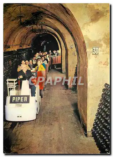 Cartes postales moderne Champagne Piper Heidsieck Train Reims