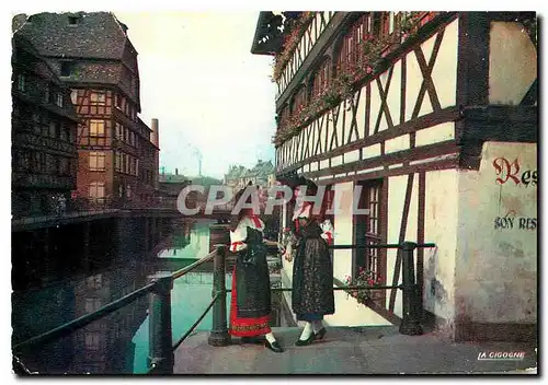 Cartes postales moderne L'Alsace Pittoresque Alsaciennes a la Petite France a Strasbourg