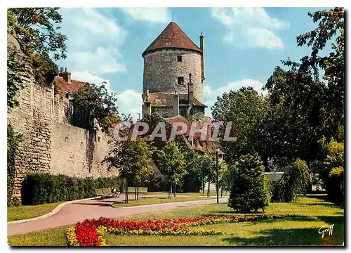 Cartes postales moderne Sur les bords de la Loire Nevers Nievre La promenade des remparts et la Tour Goguin