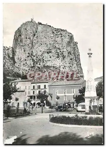 Cartes postales moderne Castellane B A Le rocher et la place