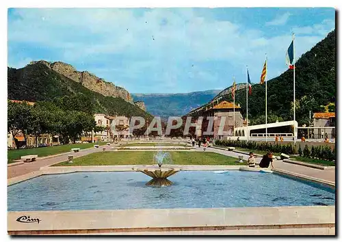Cartes postales moderne Digne Alp de Hte Prov Le Jardin Public Bayetti au fond la Barre de Dourbes