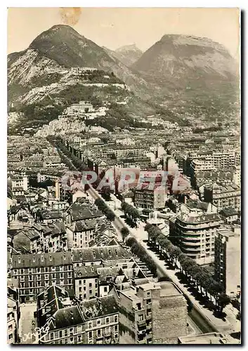 Cartes postales moderne Les Belles Alpes Francaises Grenoble Vue prise par avion sur le Cours Jean Jaures et Massif de l