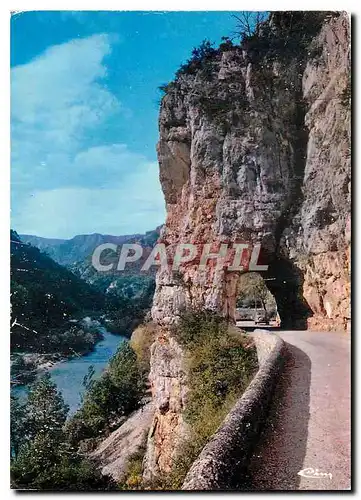 Moderne Karte Les beaux sites de la Lozere Gorges du Tarn Lozere Un tunnel sur la route nationale longeant le