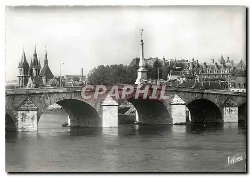 Cartes postales moderne Les Merveilles du Val de Loire Blois Loir et Cher Le pont sur la Loire a gauche l'eglise Saint N