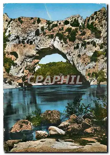 Cartes postales moderne Les Gorges de l'Ardeche au Pont d'Arc creuse par les eaux dans le rocher