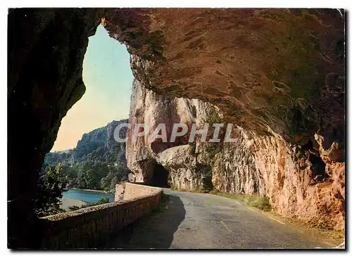 Cartes postales moderne Les Gorges de l'Ardeche Tunnel sur la route du Pont d'Arc
