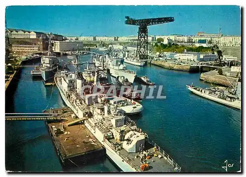 Moderne Karte La Bretagne en Couleurs Brest L'arsenal navire de guerre en reparation dans la Penfeld
