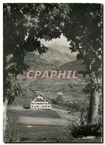 Cartes postales moderne Allos Hotel Le Montagnard au fond le mont Pelat
