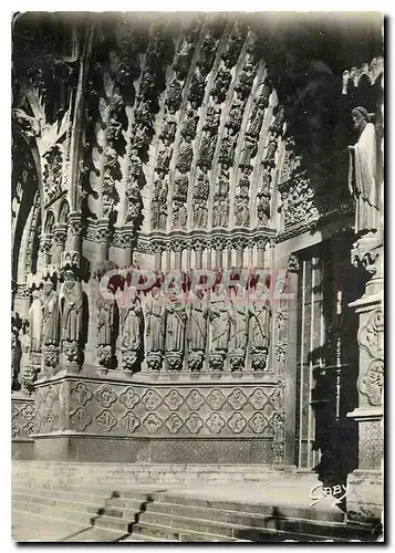 Cartes postales moderne Amiens Somme Groupe d'Apotres a droite du Beau Dieu