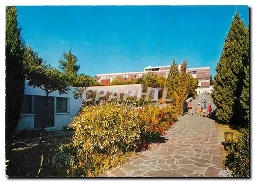 Cartes postales moderne Village de Vacances Familles Le pavillon central vu du parc Le Pradet
