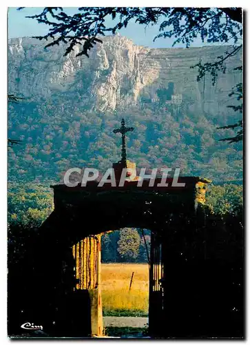 Cartes postales moderne La Sainte Baume Var la falaide la grotte de Marie Madeleine et l'entree du cimetiere Dominicain