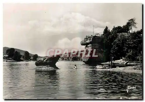 Cartes postales moderne Frontiere Franco-Suisse Villers le Lac les Bassins du Doubs le Rocher d'Hercule et la Casquette