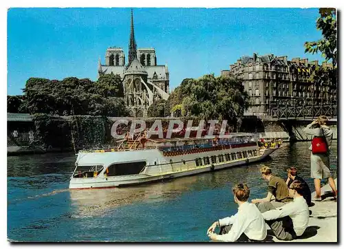 Cartes postales moderne Paris Notre Dame Absyde La Seine et le Bateau Mouche