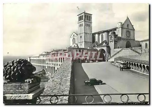 Cartes postales moderne Assisi Basilique de St Francois vue de la Place inferieure