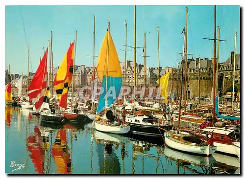 Cartes postales moderne Bretagne Cote d'Emeraude Saint Malo Cite Corsaire Le Port des Yachts a l'arrivee d'une course cr